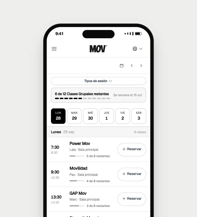 A fitness class booking screen displaying available sessions for Power Mov, Movilidad and GAP Mov with reservation buttons