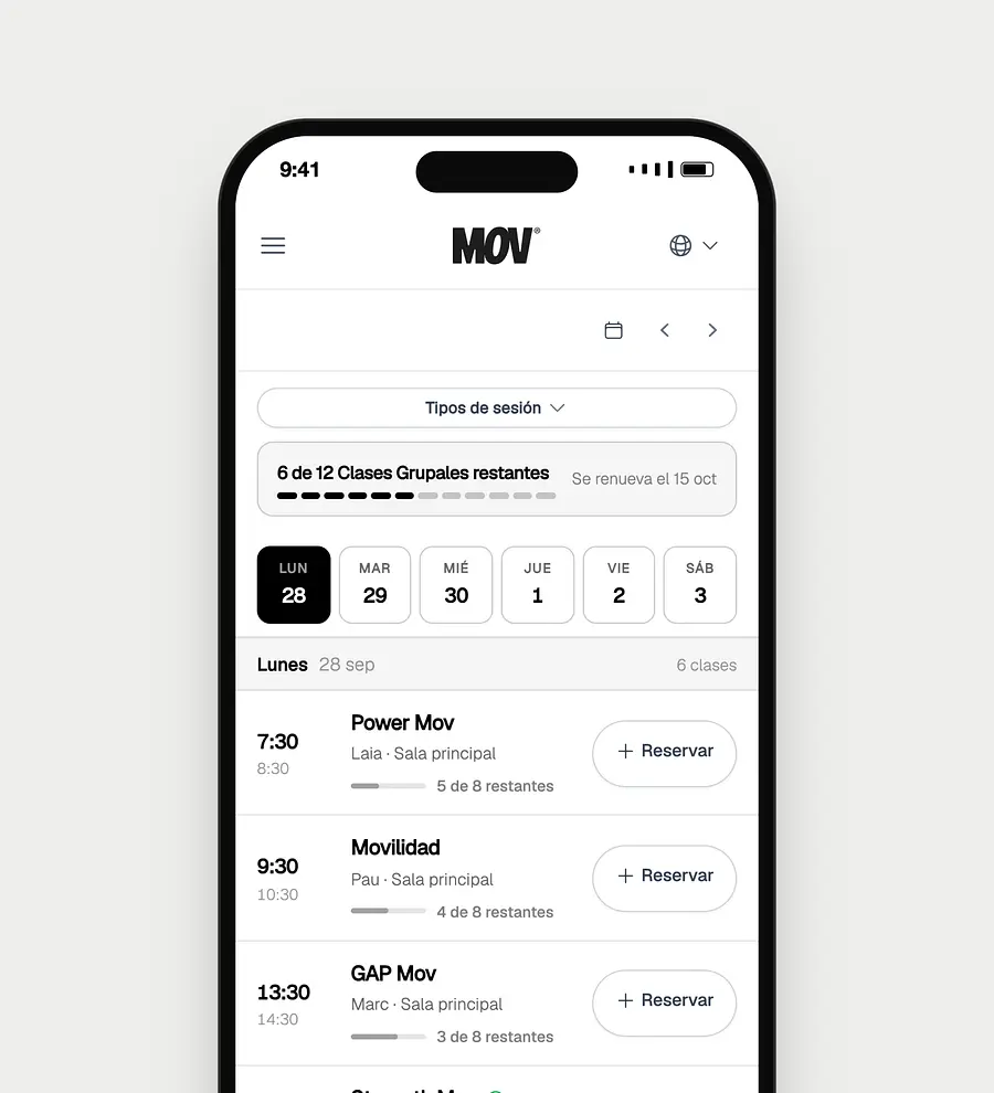 A fitness class booking screen displaying available sessions for Power Mov, Movilidad and GAP Mov with reservation buttons
